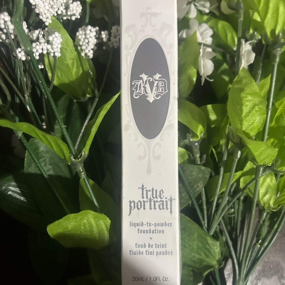 SOLD

KVD LIQUID TO POWDER FOUNDATION IN LIGHT SHADE “light 012”